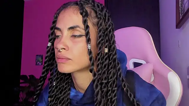 Juanadearco5 online show from 12.31.24