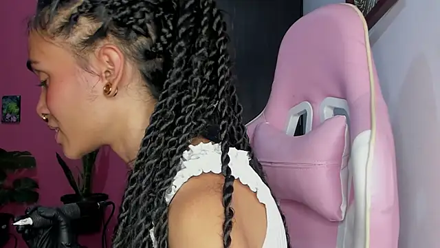 Juanadearco5 online show from 01.05.25