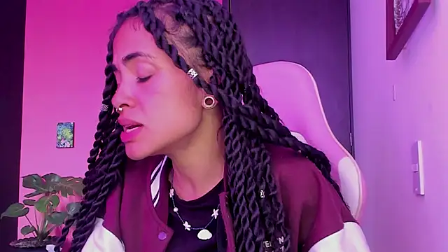 Juanadearco5 online show from 01.06.25