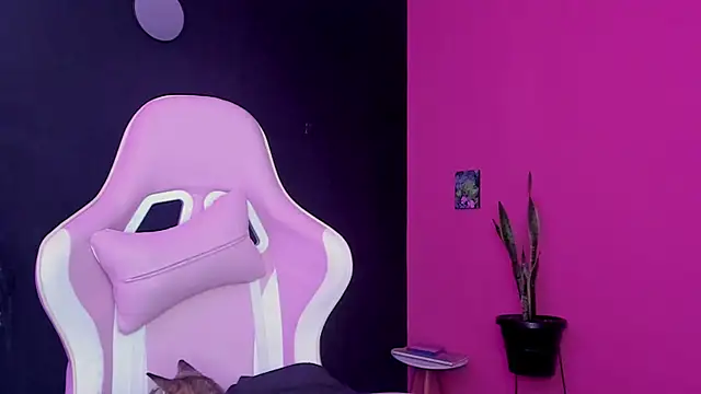 Juanadearco5 online show from 01.15.25