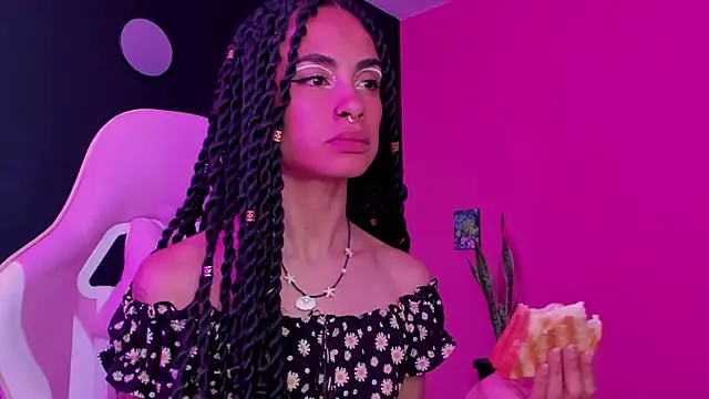 Juanadearco5 online show from 01.17.25