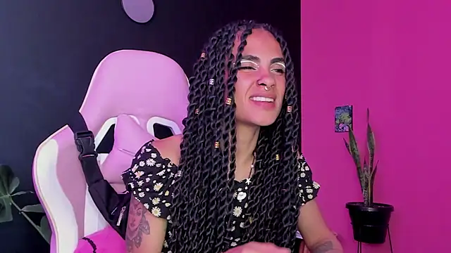 Juanadearco5 online show from 01.17.25