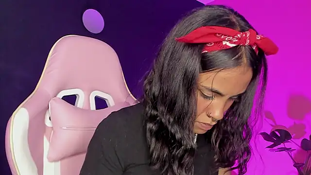 Juanadearco5 online show from 01.30.25