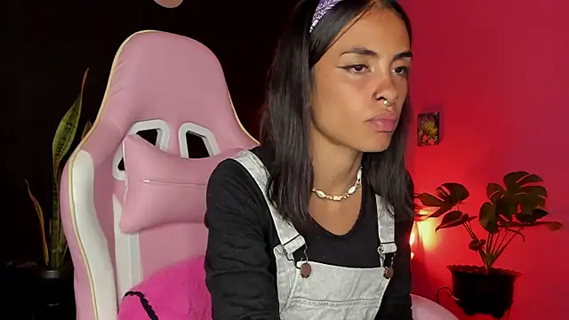 Juanadearco5 online show from 02.04.25