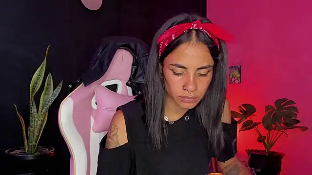 Juanadearco5 online show from 02.04.25