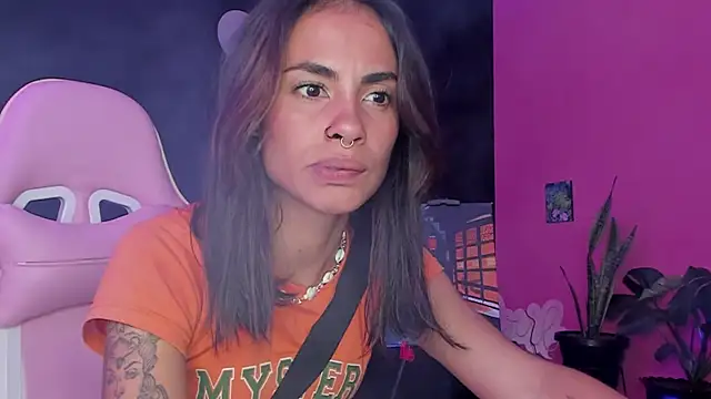 Juanadearco5 online show from 02.14.25