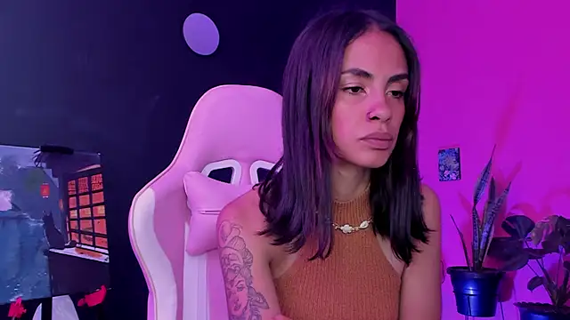 Juanadearco5 online show from 02.19.25