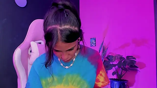 Juanadearco5 online show from 02.24.25