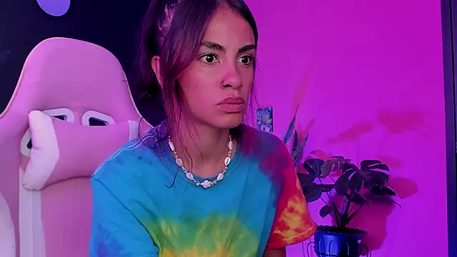 Juanadearco5 online show from 02.25.25