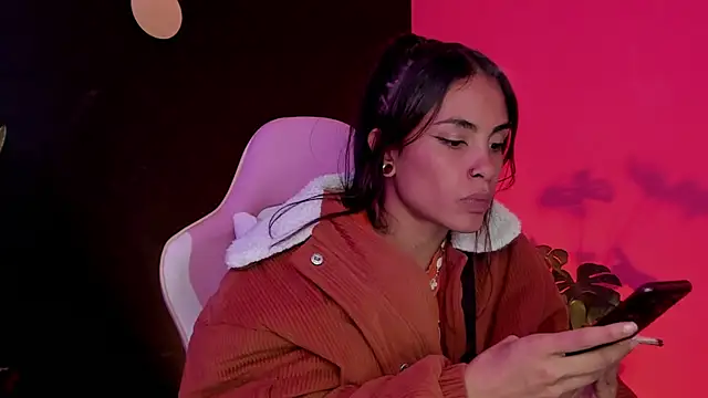 Juanadearco5 online show from 03.13.25