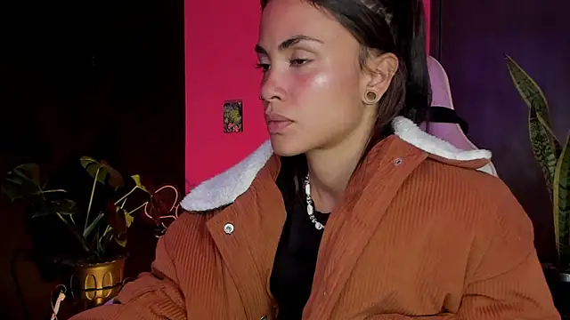 Juanadearco5 online show from 03.14.25