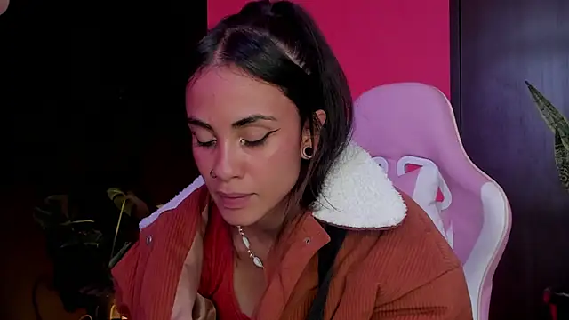 Juanadearco5 online show from 03.15.25