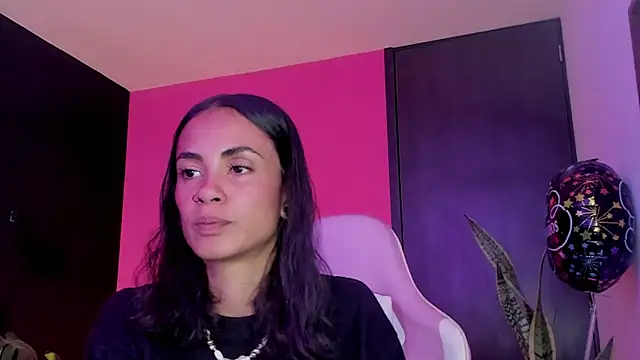 Juanadearco5 online show from 03.17.25