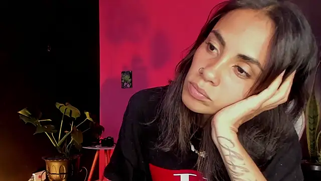 Juanadearco5 online show from 03.17.25