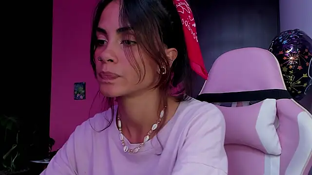 Juanadearco5 online show from 03.19.25