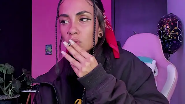 Juanadearco5 online show from 03.20.25