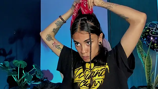 Juanadearco5 online show from 03.20.25