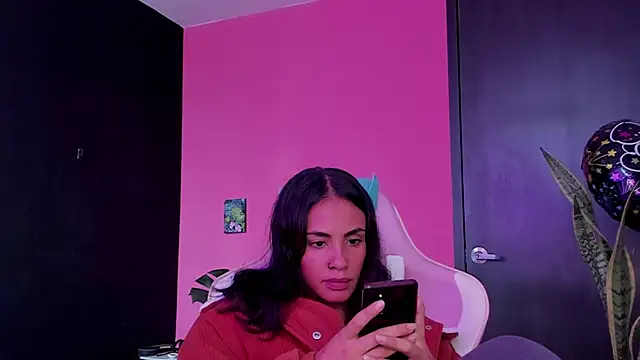 Juanadearco5 online show from 03.21.25