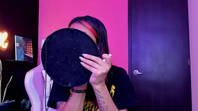 Juanadearco5 online show from 09.18.25