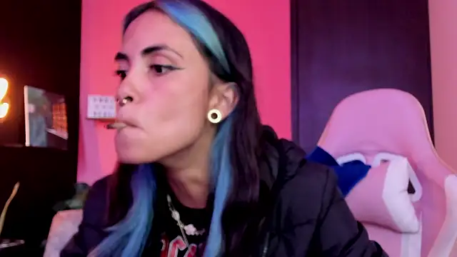 Juanadearco5 online show from 09.23.25