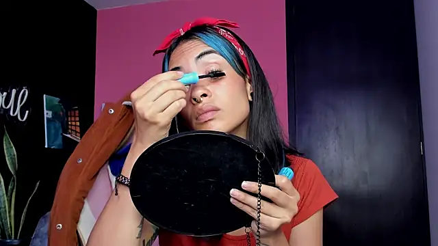 Juanadearco5 online show from 10.12.25