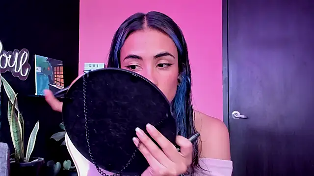 Juanadearco5 online show from 11.20.25