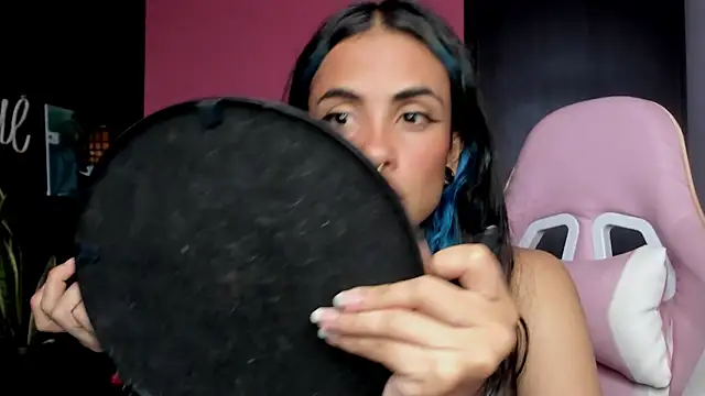 Juanadearco5 online show from 11.21.25