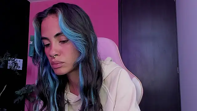 Juanadearco5 online show from 12.14.25