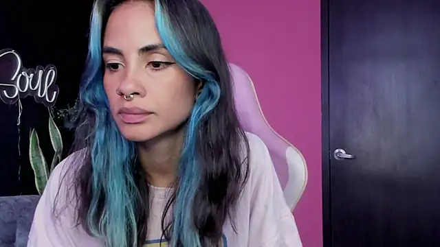 Juanadearco5 online show from 12.15.25