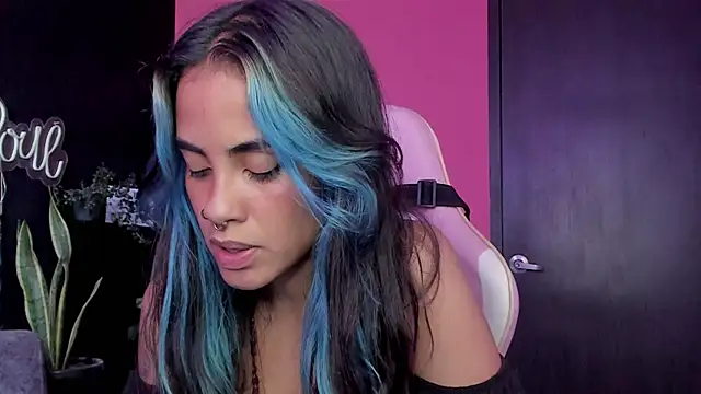 Juanadearco5 online show from 12.16.25