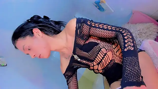 Snapshot of gilbanys_22 chatting on 02.15.25 gilbanys 22 online show from 02.15.25