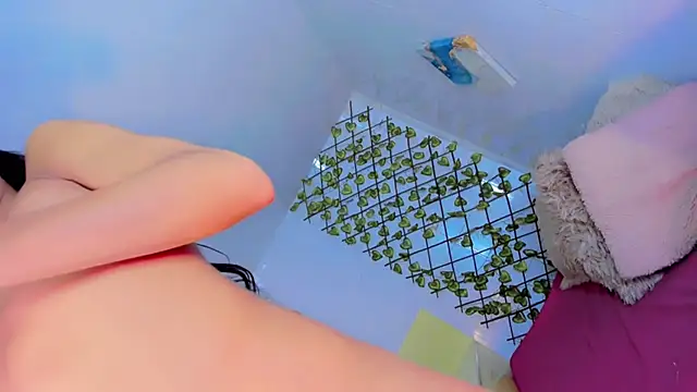 Snapshot of gilbanys_22 chatting on 02.21.25 gilbanys 22 online show from 02.21.25