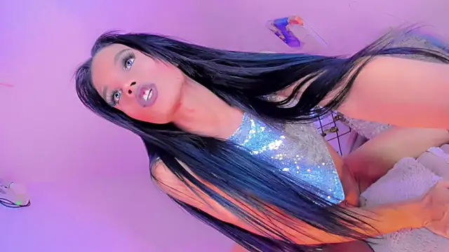 Snapshot of gilbanys_22 chatting on 03.22.25 gilbanys 22 online show from 03.22.25