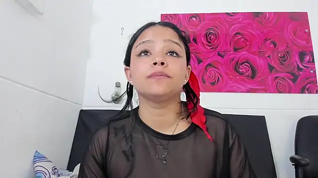 Snapshot of Tiffanny_Rose_ chatting on 12.12.24 Tiffanny Rose online show from 12.12.24