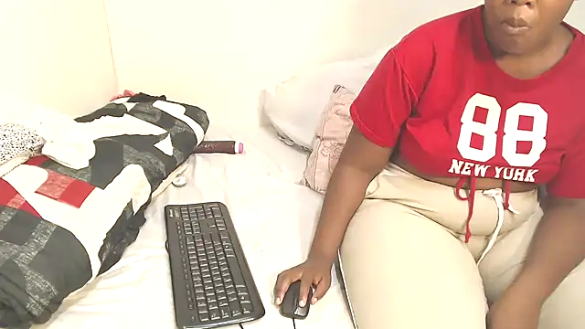 Snapshot of DollyAssZA chatting on 03.14.25 DollyAssZA online show from 03.14.25