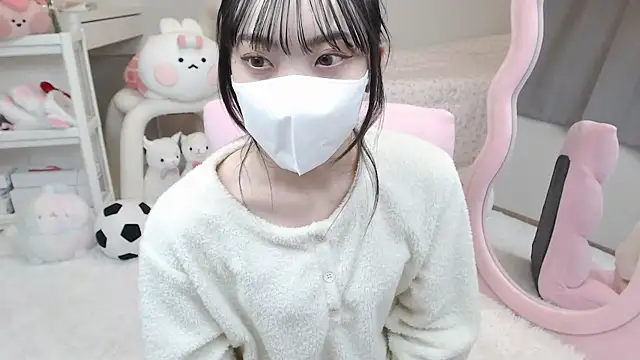 Snapshot of momo_room chatting on 12.28.24 momo room online show from 12.28.24