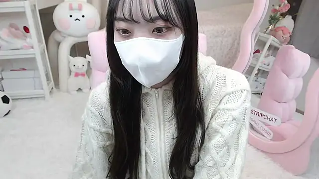 Snapshot of momo_room chatting on 01.12.25 momo room online show from 01.12.25