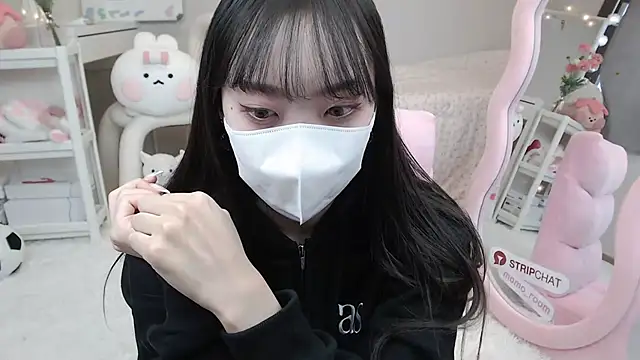 Snapshot of momo_room chatting on 01.19.25 momo room online show from 01.19.25