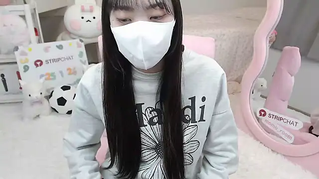 Snapshot of momo_room chatting on 01.26.25 momo room online show from 01.26.25