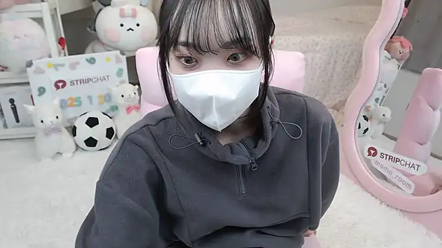 Snapshot of momo_room chatting on 01.30.25 momo room online show from 01.30.25