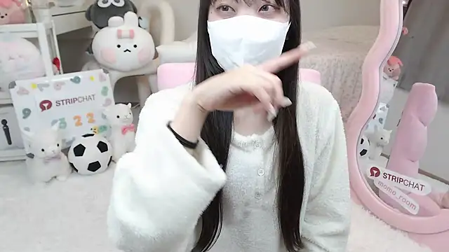 Snapshot of momo_room chatting on 02.02.25 momo room online show from 02.02.25