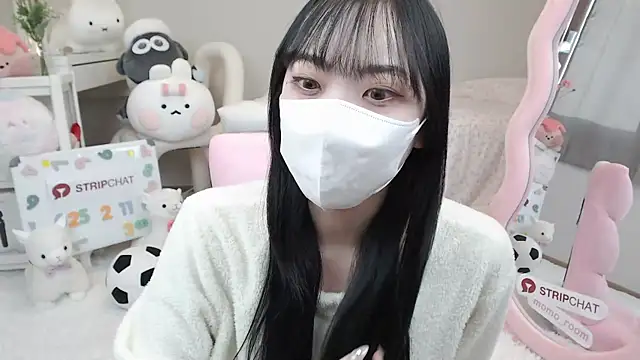 Snapshot of momo_room chatting on 02.11.25 momo room online show from 02.11.25