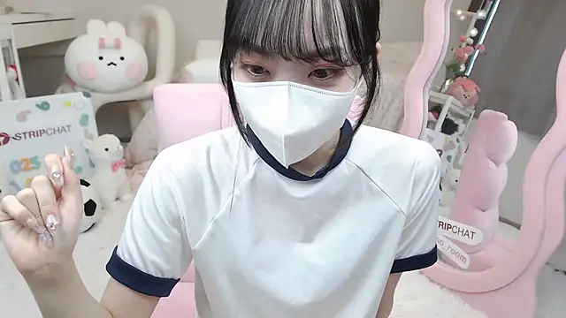 Snapshot of momo_room chatting on 03.02.25 momo room online show from 03.02.25