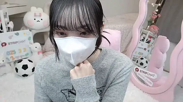 Snapshot of momo_room chatting on 03.03.25 momo room online show from 03.03.25