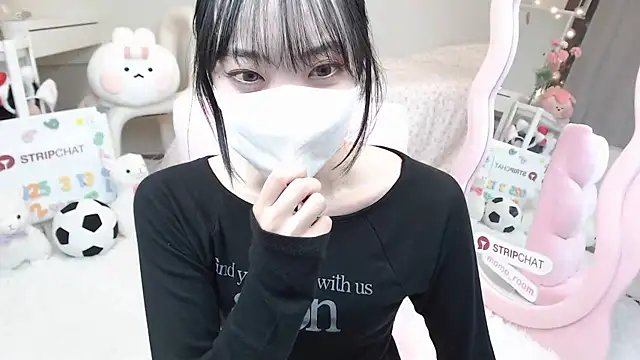 Snapshot of momo_room chatting on 03.13.25 momo room online show from 03.13.25