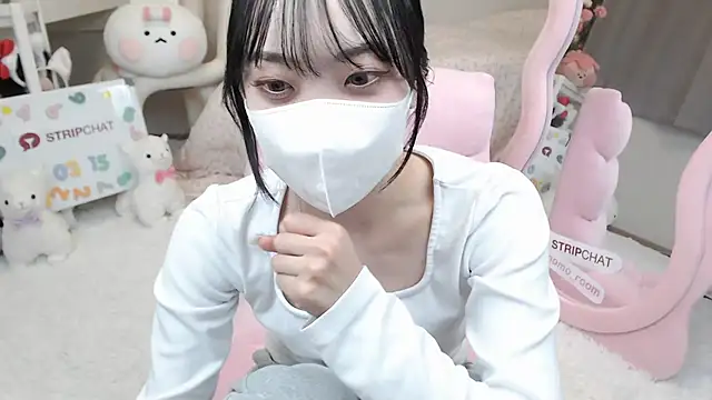 Snapshot of momo_room chatting on 03.15.25 momo room online show from 03.15.25