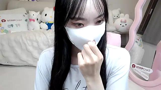 Snapshot of momo_room chatting on 09.19.25 momo room online show from 09.19.25