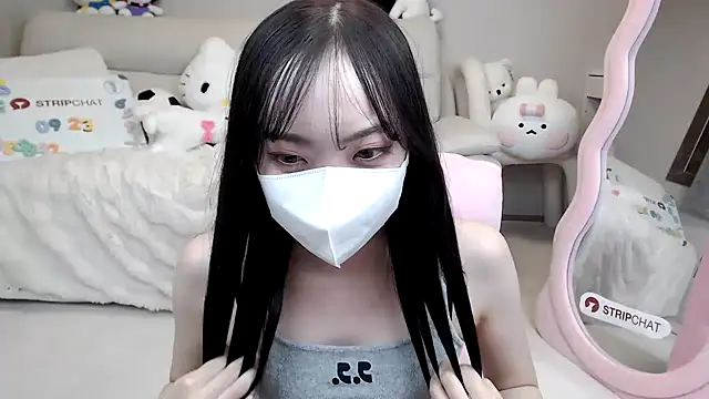 Snapshot of momo_room chatting on 09.23.25 momo room online show from 09.23.25