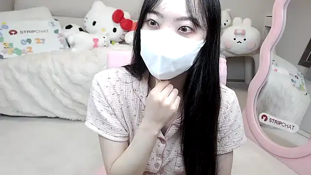 Snapshot of momo_room chatting on 09.26.25 momo room online show from 09.26.25