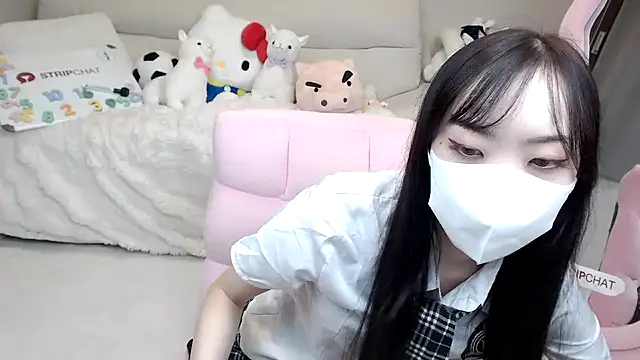 Snapshot of momo_room chatting on 10.16.25 momo room online show from 10.16.25